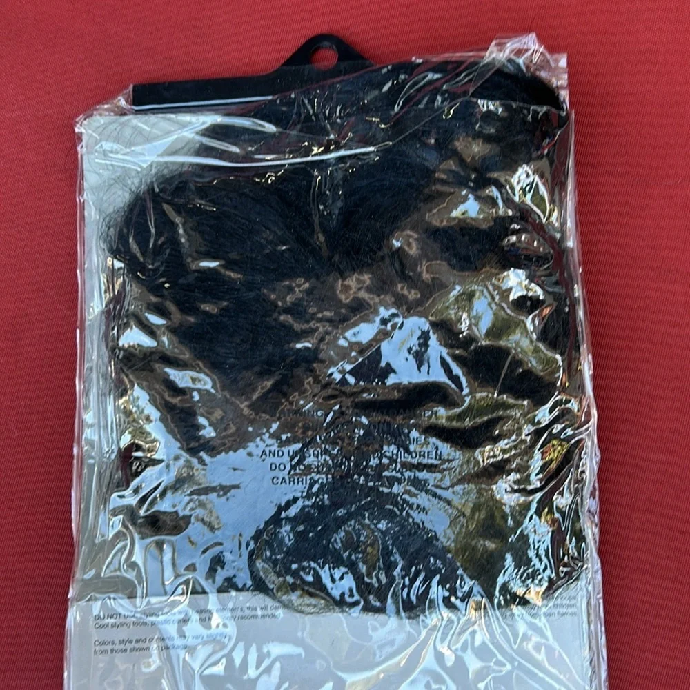 Deadly Beauty wig - Picture 3 of 6